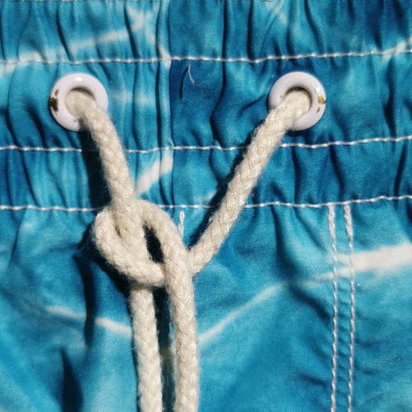 OLD NAVY | Swim Trunks, Blue Water Print - Picture 4 of 7